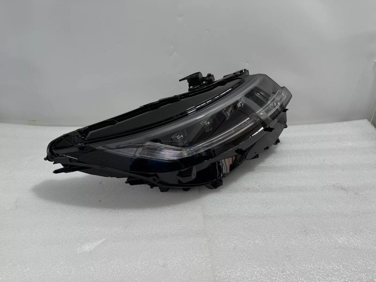 Front headlamp left side (Range Rover)